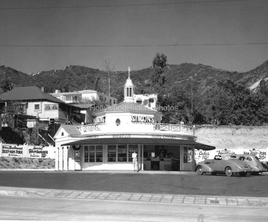 Simons Drive In 1939 Sunset Strip.jpg